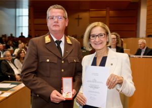 Verleihung des Goldenen Verdienstzeichens der Republik Österreich